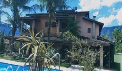Linda casa em condomínio no Litoral Norte