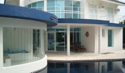 Linda casa de praia no Condomínio Hanga Roa (litoral norte) em Bertioga