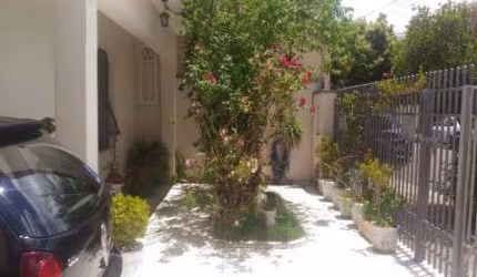 Imperdível casa à venda na Vila Suíça, Indaiatuba-SP: 3 quartos, 1 suíte, 1 sala, 3 banheiros, 2 vagas de garagem e 220m²!