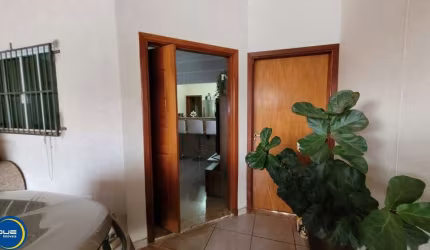 Casa térrea com 3 dormitórios em bairro na cidade de Indaiatuba.