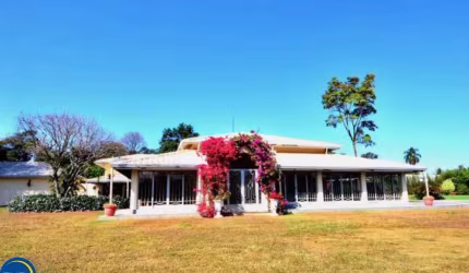 Imponente residência de luxo em condomínio no Parque das Bandeiras, Indaiatuba-SP: 5 suítes, 3 salas, 6 banheiros, 7 vagas, 600m²!