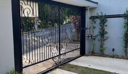 Casa à venda em Indaiatuba-SP: Sobrado de 3 quartos com 2 suítes, 2 salas e 3 vagas de garagem no Jardim Europa II.