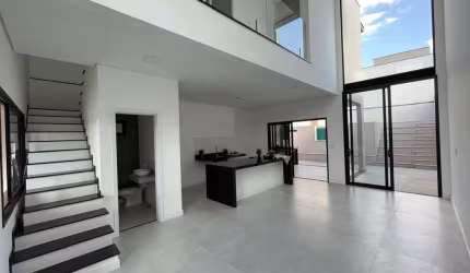 Luxuosa casa em condomínio à venda em Indaiatuba-SP, no bairro Loteamento Park Gran Reserve. 3 quartos, 3 suítes, 2 salas, 4 banheiros, 4 vagas de garagem, 228 m² de área. Venha conferir!