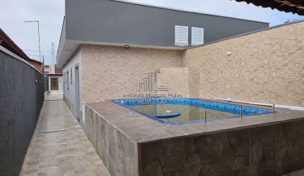 Casa com piscina para locação definitiva!
