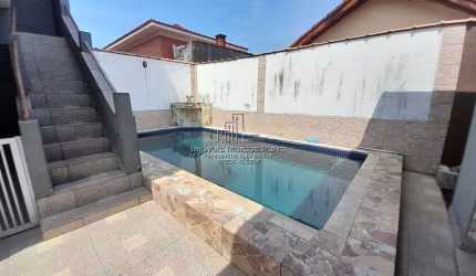 Casa com edícula, piscina, a venda em Mongaguá.