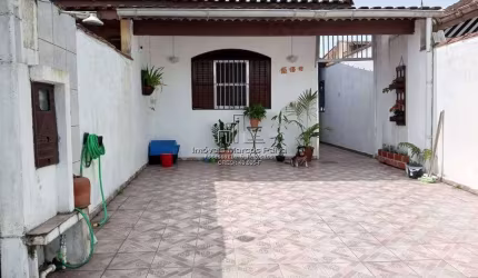 Casa a 100m da rodovia, ótima localização.