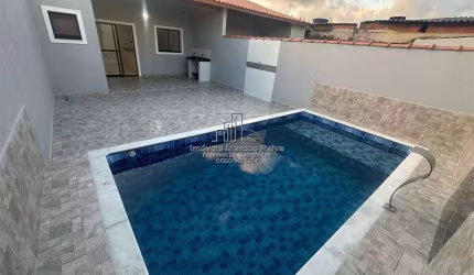 Casa nova, com piscina em Mongaguá.