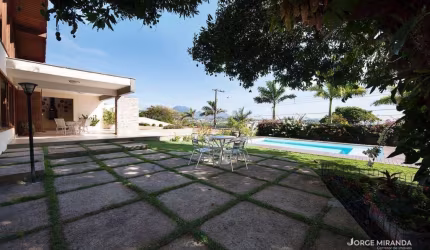 Casa de alto padrão com 4 suítes à venda no São Judas Tadeu - Guarapari/ES