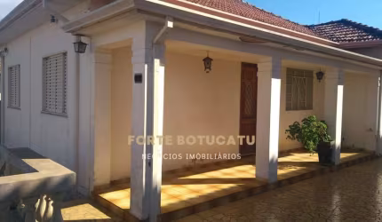 Casa com Amplo Terreno Vila dos Lavradores