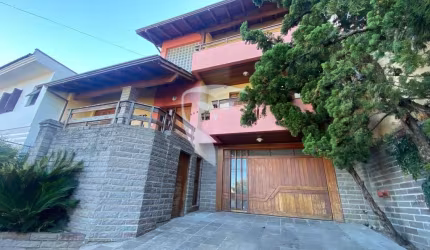 Casa com 4 quartos à venda na Colina Sorriso, Caxias do Sul  por R$ 2.750.000