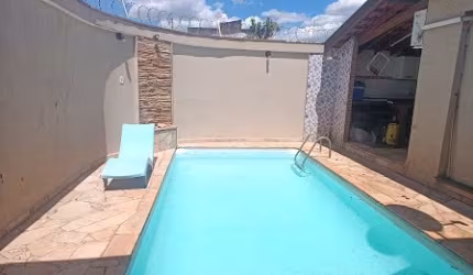 LINDA CASA DE ESQUINA