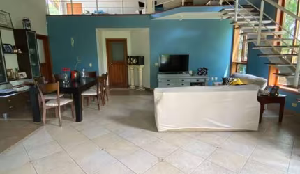 Casa em Jardim Maria - Campo Limpo Paulista: 300m², 3 quartos, 4 banheiros, R$926K para venda e locação