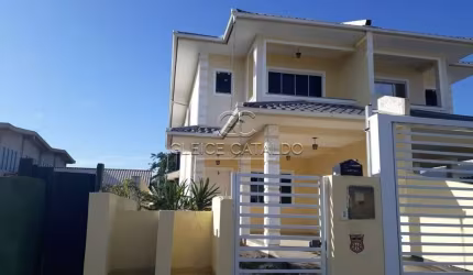 Casa com 3 quartos para alugar na Rua 14 Bis, 334, Carianos, Florianópolis por R$ 4.600