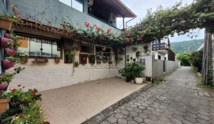 Apartamento com 8 quartos para alugar na Pousada da Paia, 64, Armação do Pântano do Sul, Florianópolis por R$ 1.850