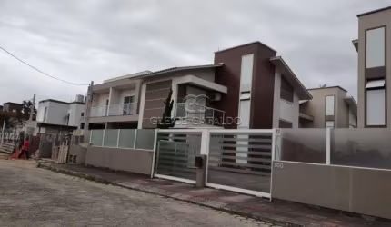 Casa com 4 quartos à venda na Rua Saul Silveira Penha, 760, Carianos, Florianópolis por R$ 1.100.000