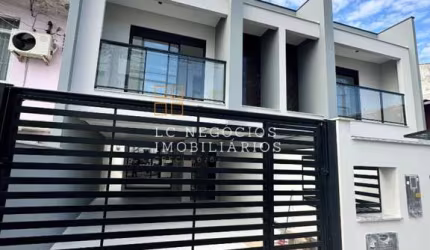 Casa à venda no bairro Barreiros em São José/SC