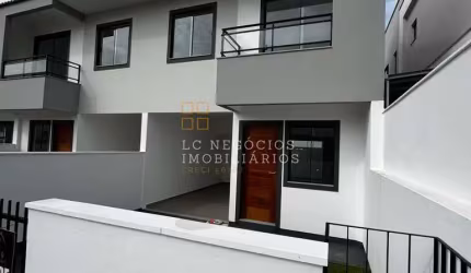 Sobrado à venda no bairro Forquilhas - São José/SC