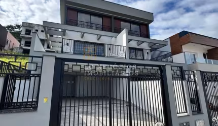 Sobrado à venda no bairro São Sebastião - Palhoça/SC