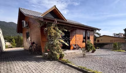 Casa à venda no bairro Praia de Fora - Palhoça/SC