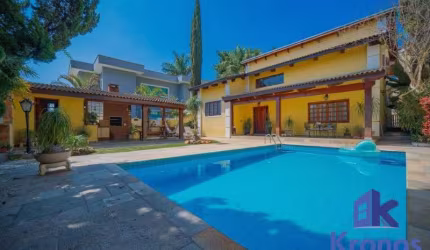Casa de Luxo em Condomínio - 3 suítes, 4 vagas, 415m² em Nova Higienópolis, Jandira-SP! Venha conhecer!