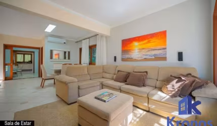 Casa com 3 suítes,1 suíte master com closet e hidro, escritório reversível p/ mais um dormitório.