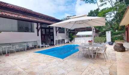 Casa com 4 dormitórios à venda, 400 m² por R$ 1.700.000,00 - Itaipu - Niterói/RJ