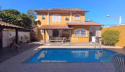 Casa com 3 dormitórios à venda, 285 m² por R$ 830.000,00 - Piratininga - Niterói/RJ