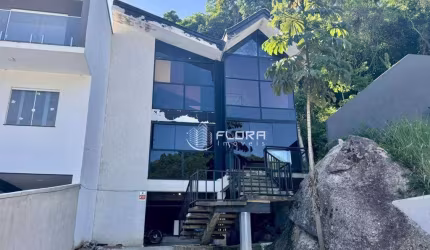 Casa com 3 dormitórios à venda, 140 m² por R$ 699.000,00 - Piratininga - Niterói/RJ
