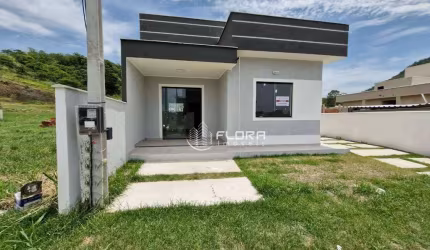 Casa com 2 dormitórios à venda, 66 m² por R$ 370.000,00 - Pindobas - Maricá/RJ