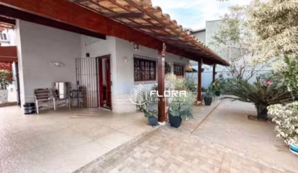 Casa com 4 dormitórios à venda, 300 m² por R$ 950.000,00 - Itaipu - Niterói/RJ