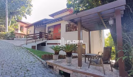 Casa com 3 dormitórios à venda, 233 m² por R$ 940.000,00 - Itaipu - Niterói/RJ