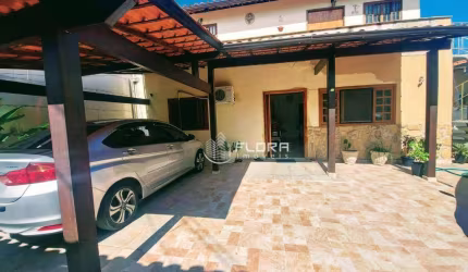 Casa com 3 dormitórios à venda, 200 m² por R$ 900.000,00 - Itaipu - Niterói/RJ