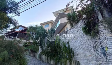 Casa com 4 dormitórios à venda, 500 m² por R$ 2.850.000,00 - Piratininga - Niterói/RJ
