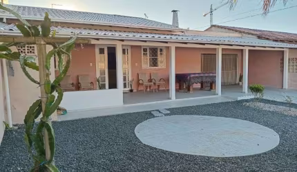 Casa em Penha 500 metros da praia Alegre.