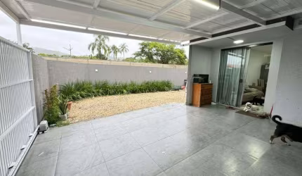 Casa com 2 dormitórios à venda, 53 m² por R$ 590.000,00 - Gravatá - Navegantes/SC