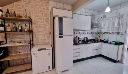 Sobrado com 2 dormitórios à venda, 104 m² por R$ 520.000,00 - Meia Praia - Navegantes/SC
