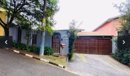 Casa para Venda em Cotia, Granja Viana, 3 dormitórios, 1 suíte, 2 banheiros, 2 vagas