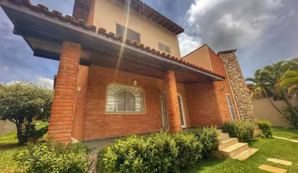 Casa em Condomínio para Venda em Vinhedo, Marambaia, 4 dormitórios, 2 suítes, 5 banheiros, 2 vagas