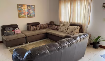 Casa para Locação em Cajamar, Colina Maria Luíza (Jordanésia), 3 dormitórios, 1 suíte, 2 banheiros, 4 vagas