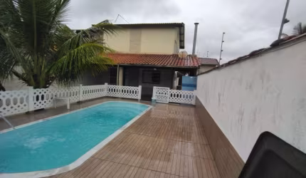Casa sobreposta lado praia no Jardim Palmeiras em Itanhaém-SP