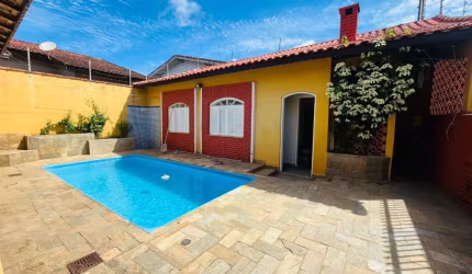Casa lado praia no bairro Tupy, em Itanhaém-SP