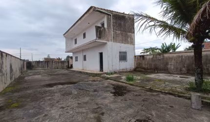 Casa no Jardim das Palmeiras em Itanhaém