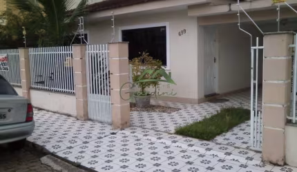 Casa com 3 quartos à venda na Rua 2500, 699, Centro, Balneário Camboriú por R$ 2.300.000