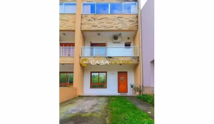 Casa com 3 quartos à venda na Rua Fernando Jorge Schneider, 229, Hípica, Porto Alegre por R$ 540.000