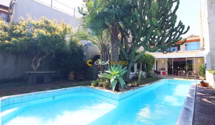 Casa com 4 quartos à venda na Rua Curupaiti, 113, Cristal, Porto Alegre por R$ 2.639.000