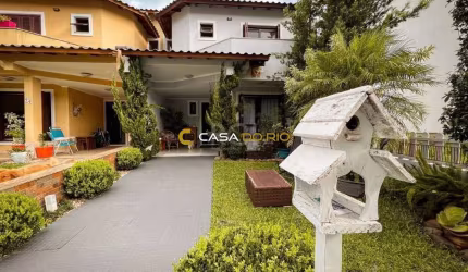 Casa com 3 quartos à venda na Rua Fabiana Kila de Ávila, 104, Hípica, Porto Alegre por R$ 749.000
