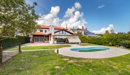 Casa em condomínio fechado com 3 quartos à venda na Avenida Juca Batista, 8000, Belém Novo, Porto Alegre por R$ 2.980.000