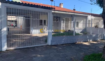 Casa com 5 quartos à venda na Rua Alfredo Silveira Dias, 223, Cristal, Porto Alegre por R$ 750.000
