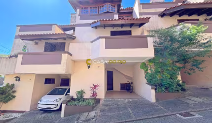 Casa em condomínio fechado com 3 quartos à venda na Avenida Wenceslau Escobar, 3714, Vila Conceição, Porto Alegre por R$ 590.000