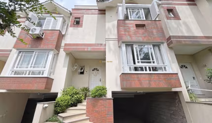 Casa em condomínio fechado com 3 quartos à venda na Avenida Copacabana, 255, Vila Assunção, Porto Alegre por R$ 1.290.000